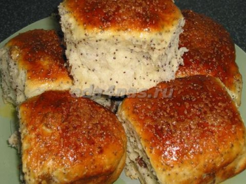 Булочки с маком и изюмом