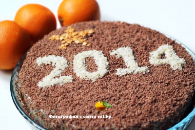 Слоеный торт со сгущенкой, орехами и маком