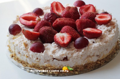 Торт с клубникой